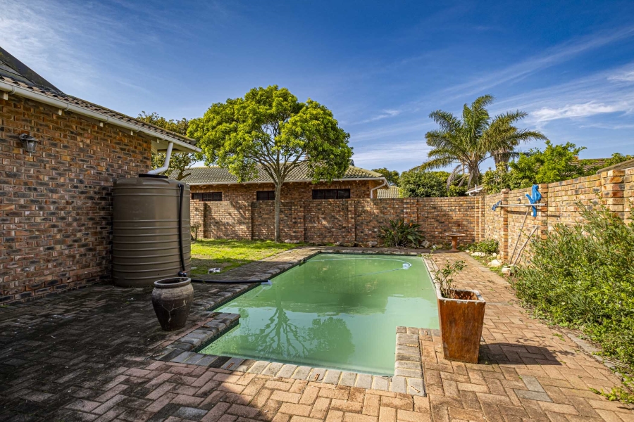 4 Bedroom Property for Sale in Summerstrand Eastern Cape